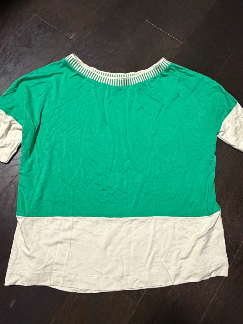 Women’s Two-Tone Green and Cream Short Sleeve Tee